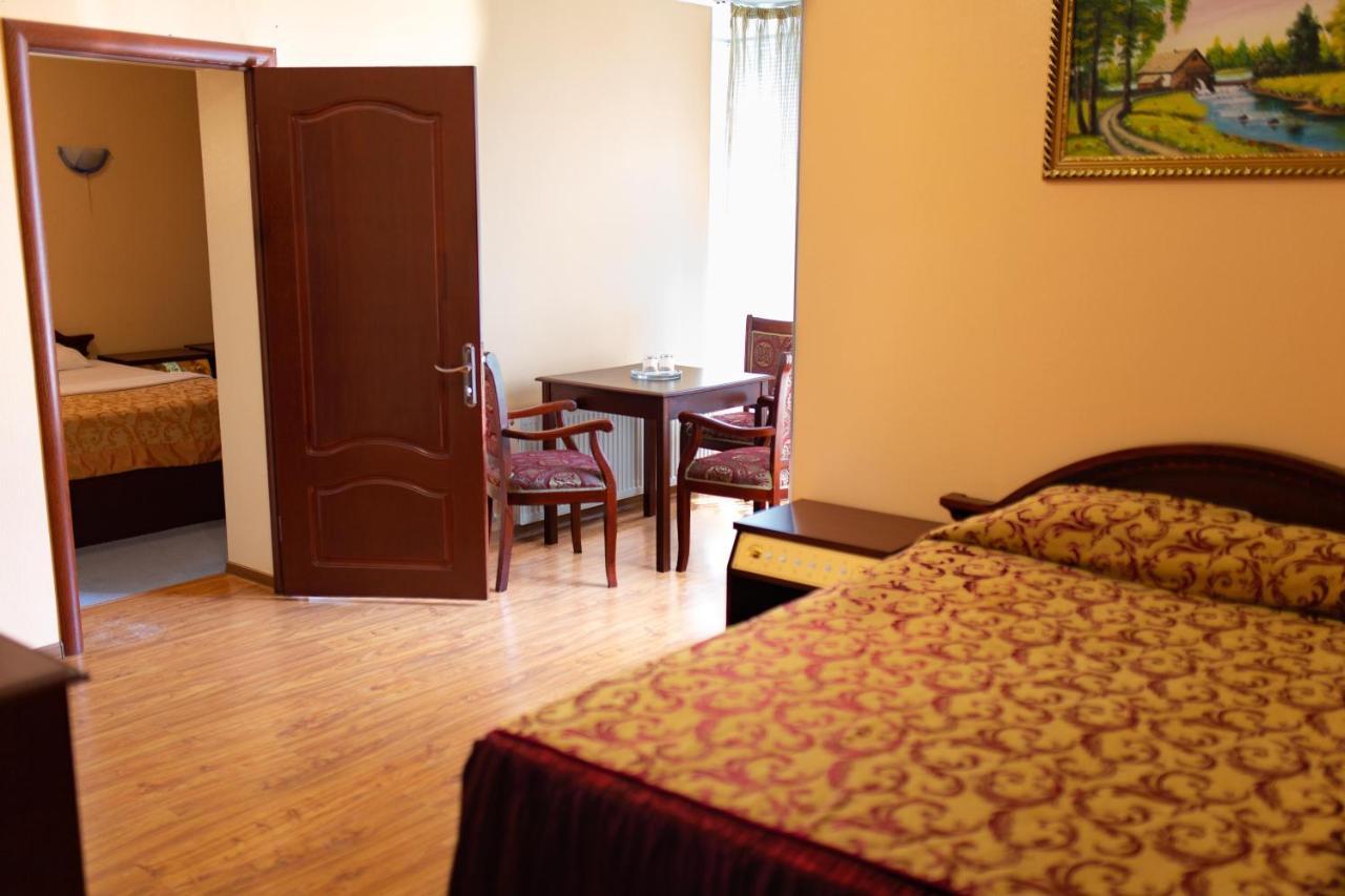 Vila Muntenia Hotel تشيسيناو المظهر الخارجي الصورة