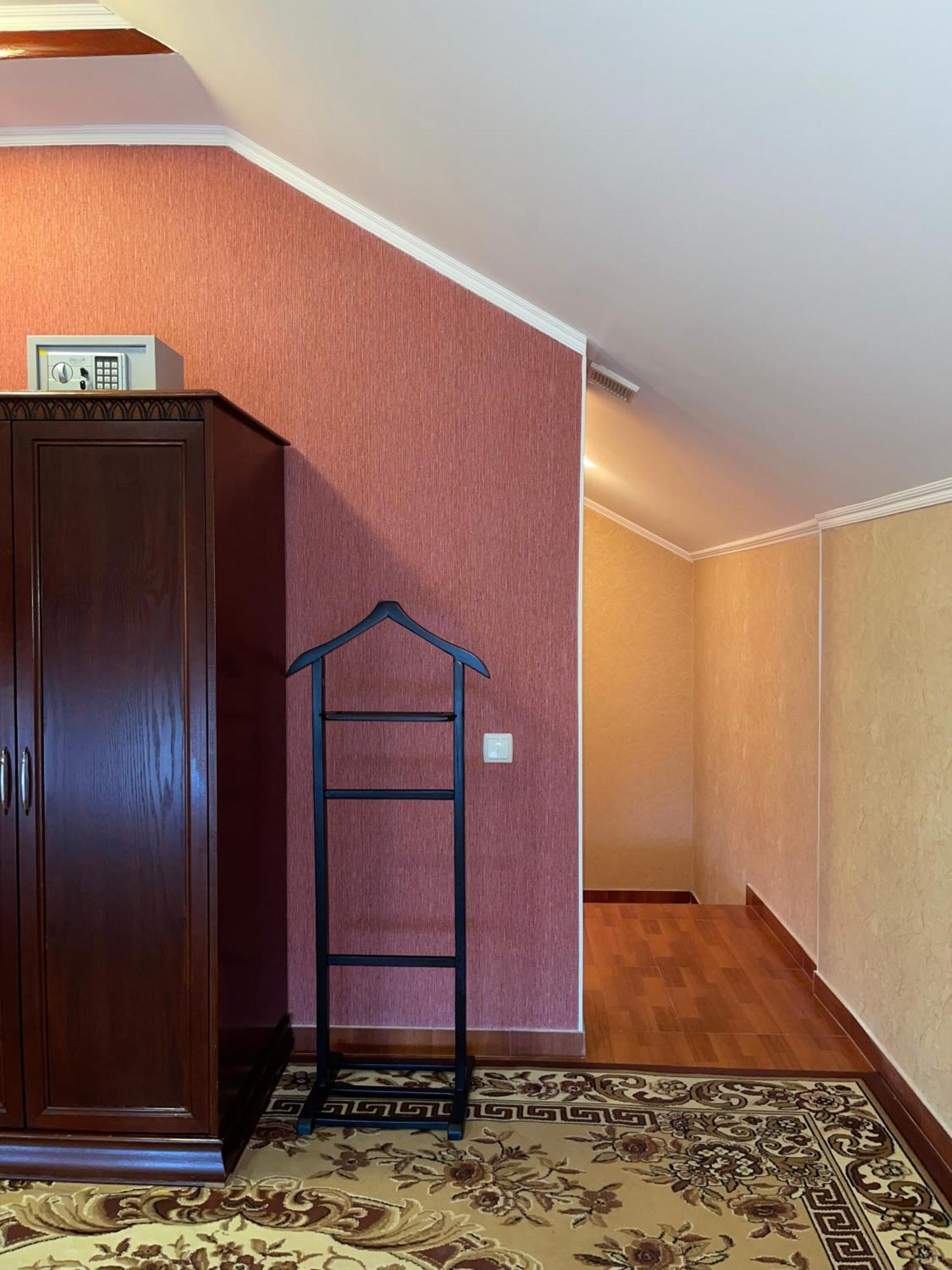 Vila Muntenia Hotel تشيسيناو المظهر الخارجي الصورة